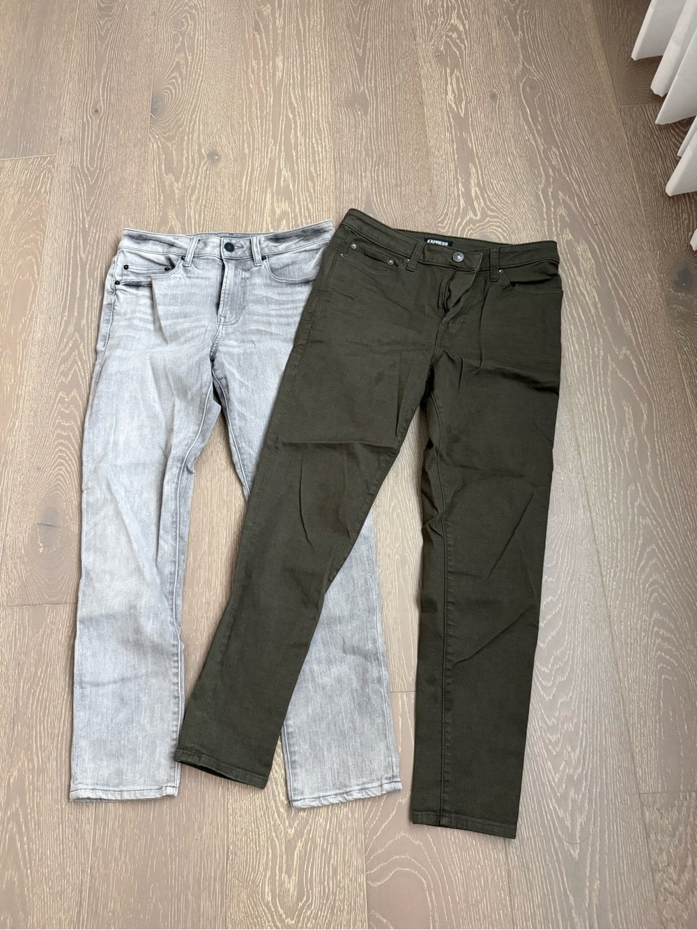 Express Men’s Skinny Jeans in Olive Green and Light Gray